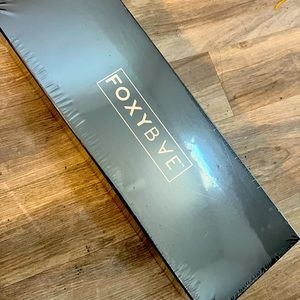 NWT FoxyBae Rose Gold Blowout Dryer Brush hairstyler electric Brush Popular